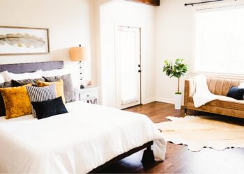 12 Furniture Arrangement Ideas for Small Bedrooms to Bring the Light and Feel Cozy