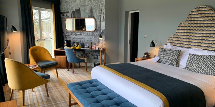 12 Easy Tips To Make Your Bedroom Cozy For Winter