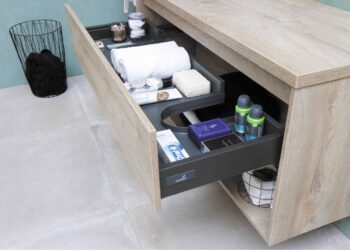 How To Quickly Organize Your Bathroom Drawers