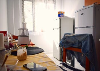 10 Easy Ways You Can Declutter Your Living Space