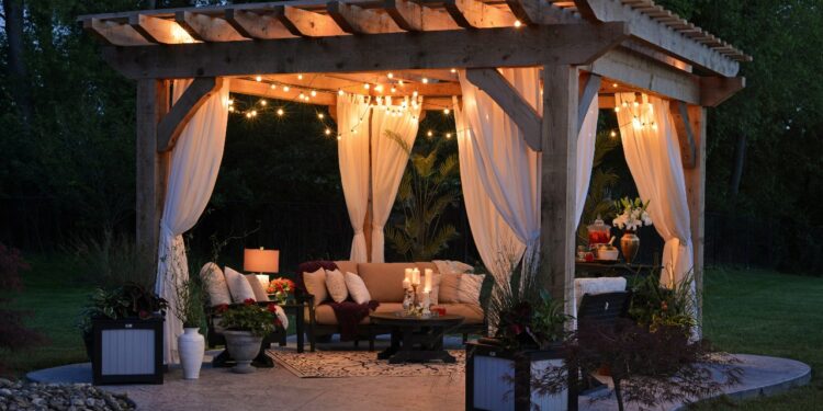 4 Tips To Decorate Your Patio For Outdoor Entertaining