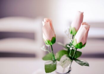 5 Ways to Use Faux Flowers and Greenery to Brighten Up Your Home This Winter