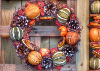 How To Make An Extraordinary Foraged Fall Wreath