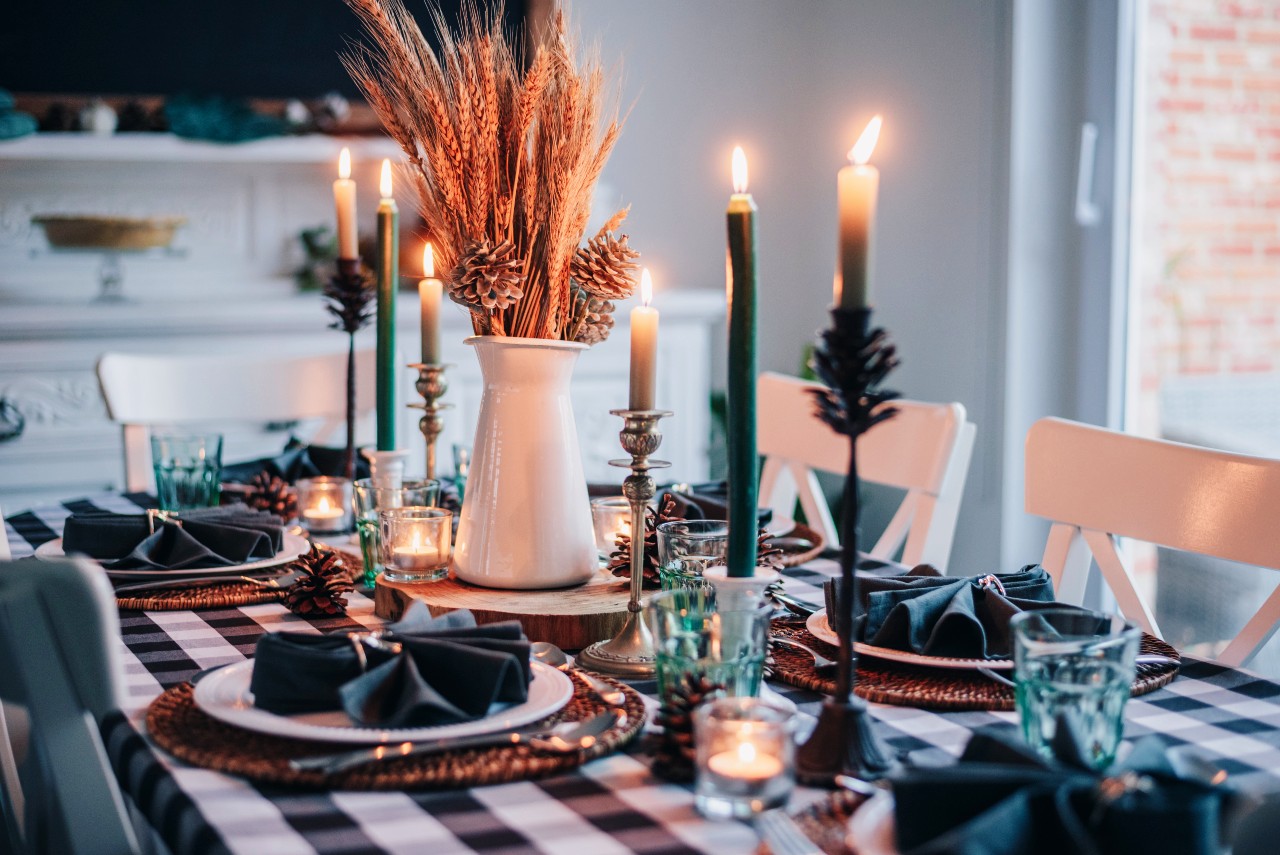 5 Tips For Setting A Stunning Holiday Table For Guest Holiday Table Holiday Table