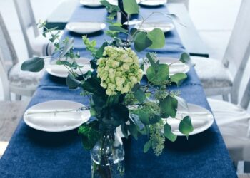 How To Set An Outdoor Table For Friends & Family