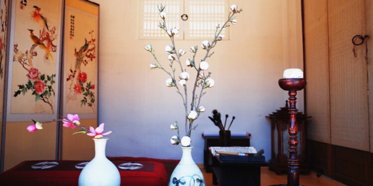 10 Unique Vase Ideas For You To Decorate Your Flower Arrangements In Styl