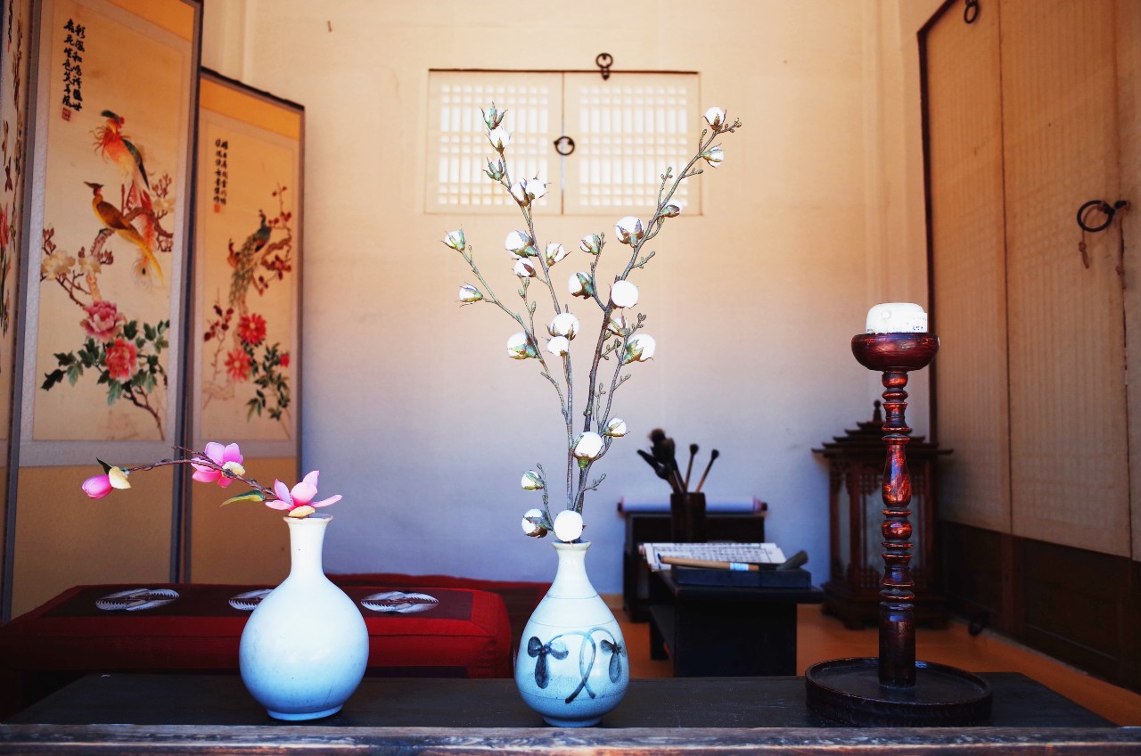 10 Unique Vase Ideas For You To Decorate Your Flower Arrangements In Styl Unique Vase Idea Unique Vase Idea